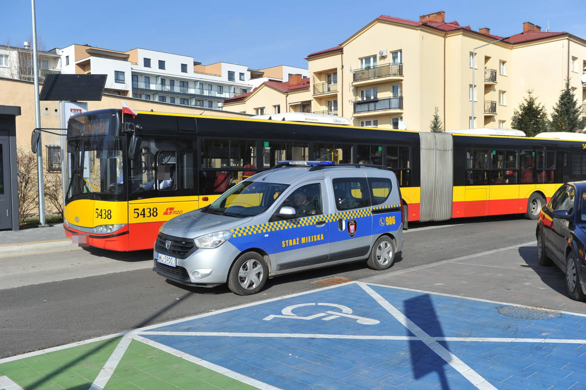 Skandal w Legionowie. Mężczyzna z promilem alkoholu siedział za kierownicą miejskiego autobusu