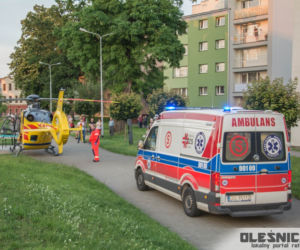 Dziecko wpadło pod samochód w Oleśnicy