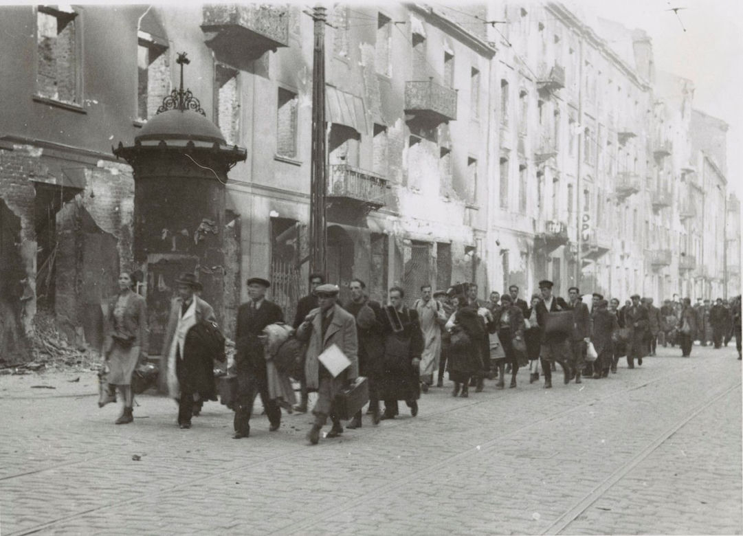 Tak wyglądało życie w warszawskim getcie. Zobacz unikatowe zdjęcia z innego świata [GALERIA]