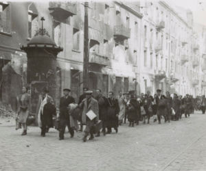 Tak wyglądało życie w warszawskim getcie. Zobacz unikatowe zdjęcia z innego świata [GALERIA]