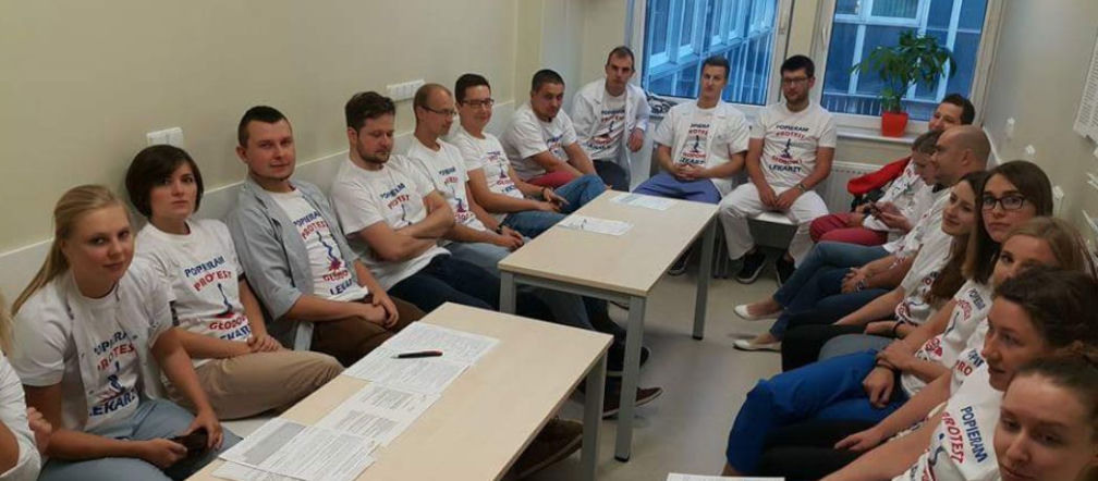 ​Protest lekarzy w Polsce. Rezydenci podejmą GŁODÓWKĘ