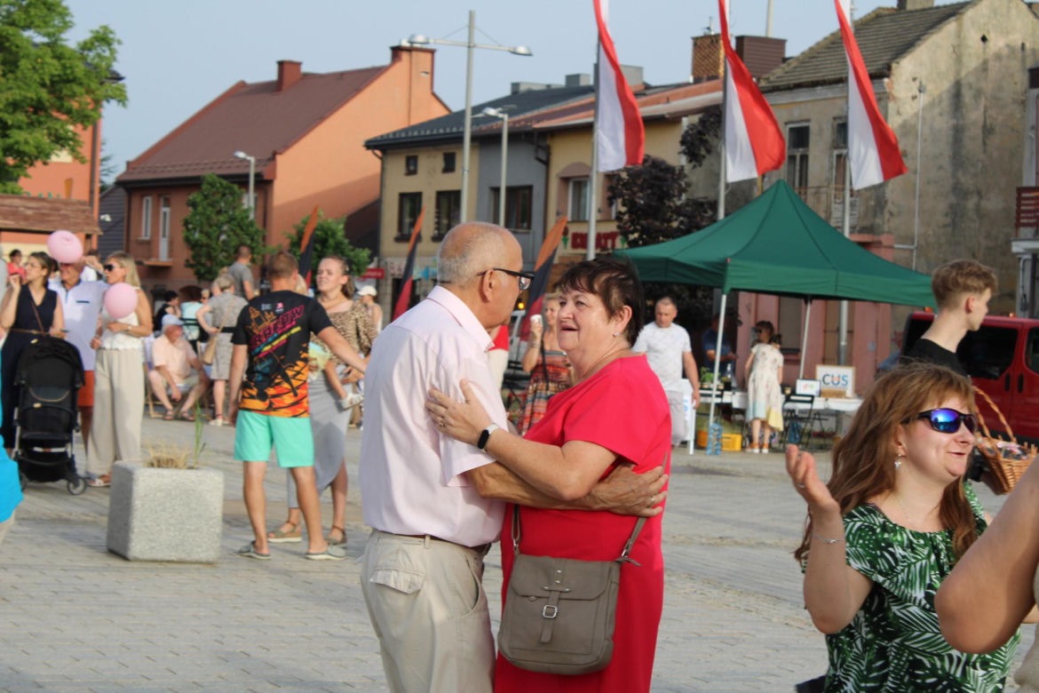 POTAŃCÓWKA NA RYNKU. Tak bawią się mieszkańcy Starachowic 06.2024