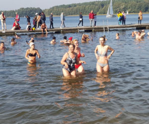 „Kąpiący się zimą Olsztyn” zainaugurowali sezon zimowych kąpieli