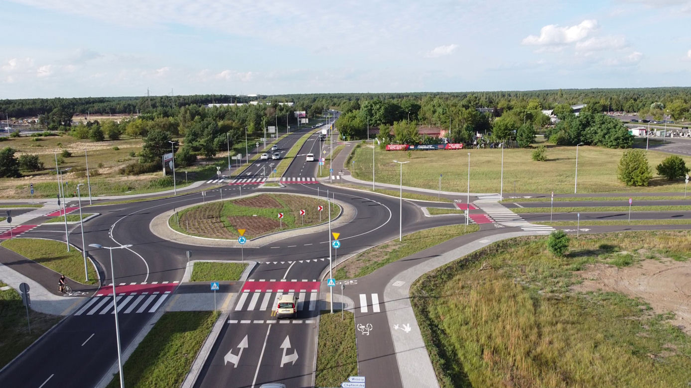 Rozbudowana ulica Grudziądzka w Toruniu. Miasto ma nowe rondo turbinowe