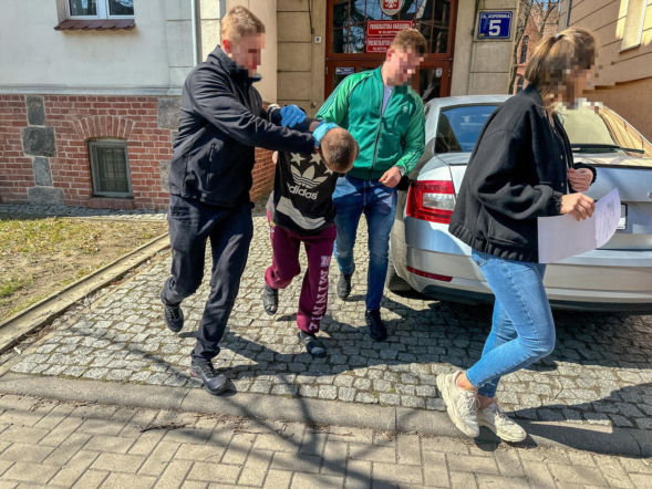 Chciał zemścić się za koszmarne dzieciństwo. Zabił ojca. Zapadł wyrok