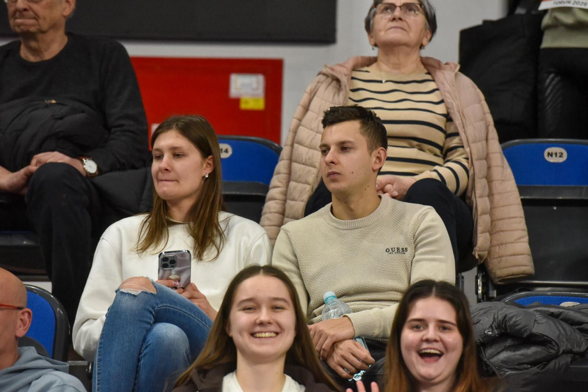 Halowe mistrzostwa Polski w Kujawsko-Pomorskiej Arenie Toruń. Zdjęcia kibiców i zawodników