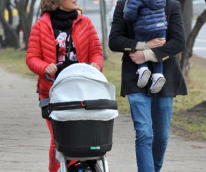 Anna Mucha i Marcel Sora na spacerze z dziećmi