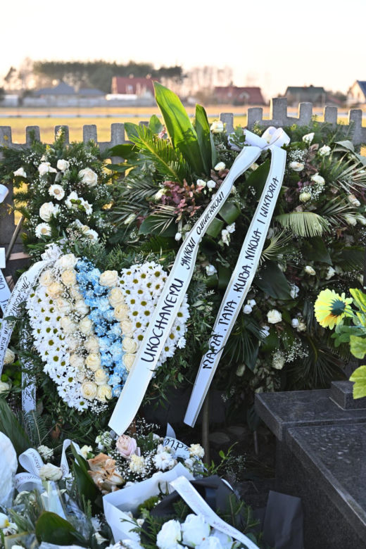 Oliwierek powiększył grono aniołków. Jego grób przykryła kołderka z białych róż