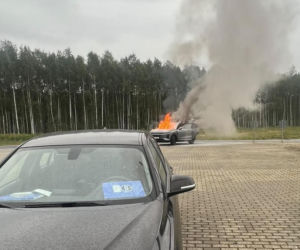 Samochód  stanął w płomieniach! W środku było 7-letnie dziecko. Szokujące nagranie
