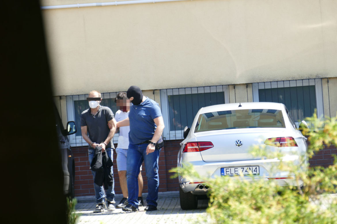 Grób biznesmena zamordowanego pod Łęczycą tonie w kwiatach