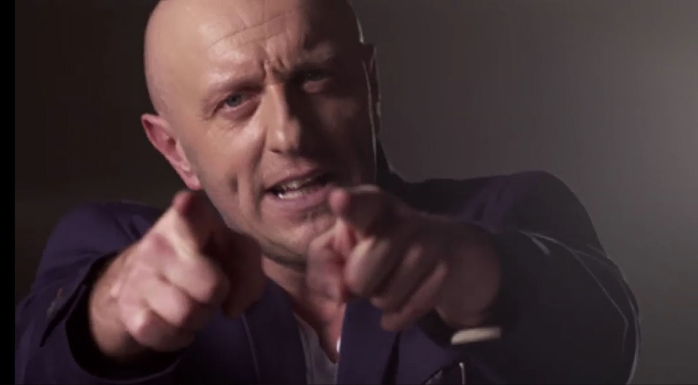 Policyjny rap – gwiazda „Policjantek i Policjantów” w autobiograficznej piosence