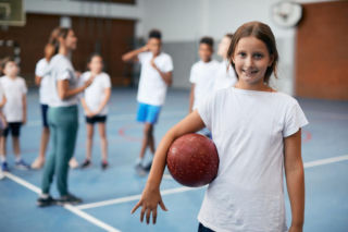 Dziecko dostało stypendium sportowe. Czy trzeba to zgłosić przy zasiłku rodzinnym?