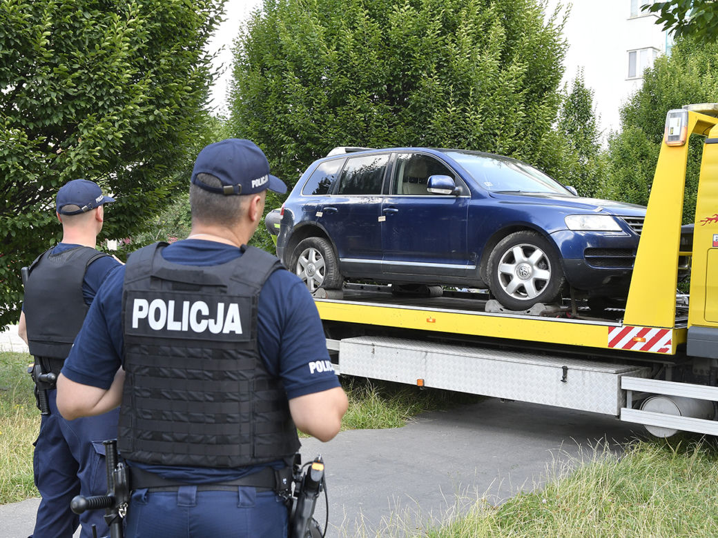 Warszawa. Napad i strzelanina na Mokotowie. Tajemnicze znalezisko przy ostrzelanym samochodzie