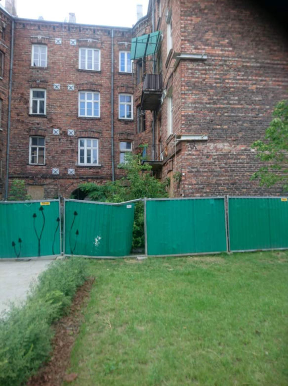 Złodzieje rozwalili zabytek na Pradze