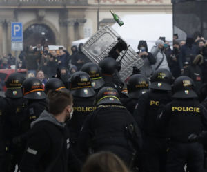 Protesty antymaseczkowców w Pradze