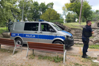 Gniezno: Zwłoki mężczyzny w Parku Miejskim! Ciało leżało w jednej z grot