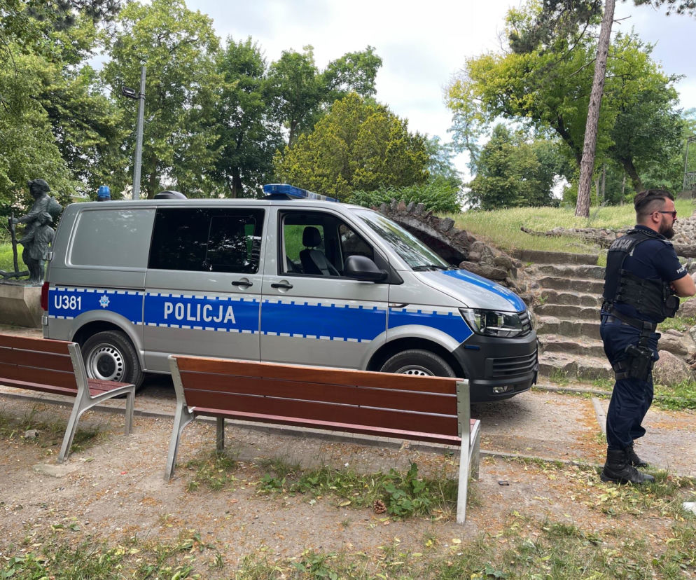 Gniezno: Zwłoki mężczyzny w Parku Miejskim! Ciało leżało w jednej z grot