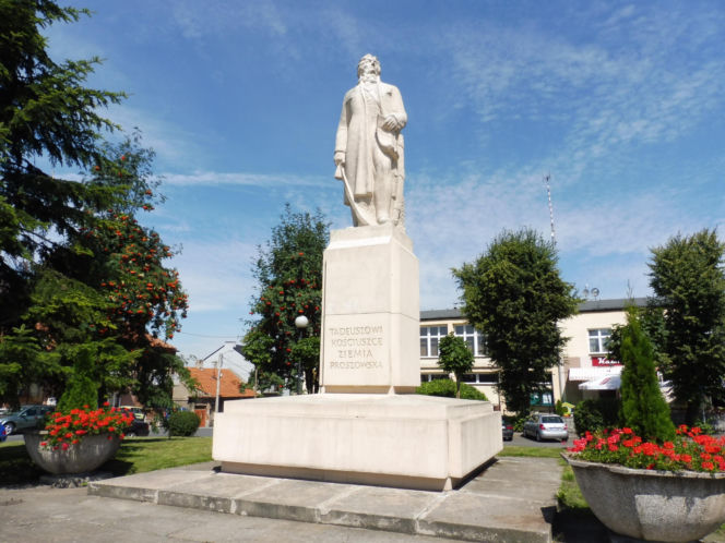 To najpiękniejsze średniowieczne miasto w Małopolsce. Leży obok Krakowa i olśniewa zabytkowym rynkiem