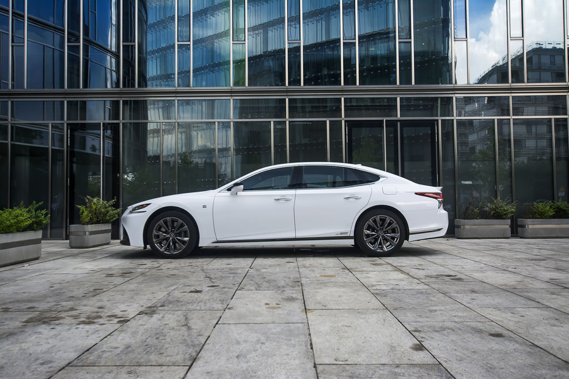 Lexus LS500h F-Sport
