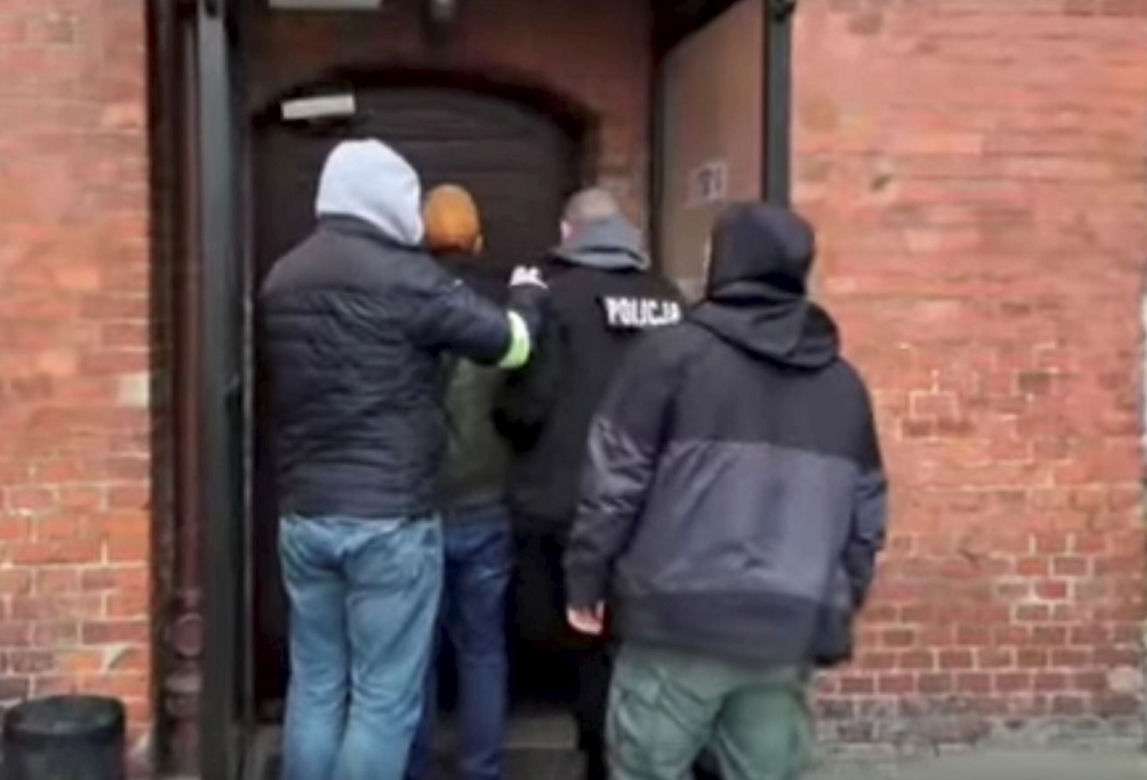 Brutalny mord na działkach w Rumi. Zabił go siekierą i próbował ukryć zwłoki