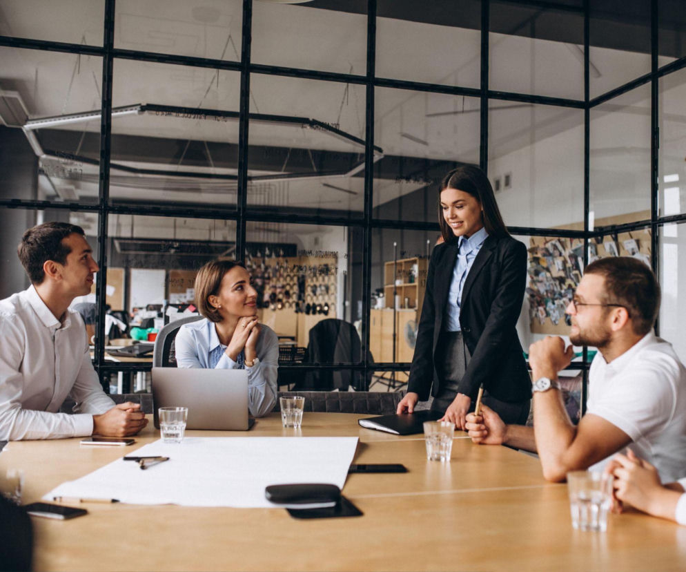 Polacy masowo nie ufają swoim szefom. Zaskakujące wyniki raportu ujawniają, kto ma najgorzej