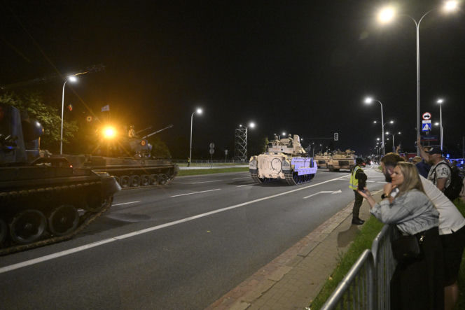 Nocna próba defilady wojskowej w Warszawie