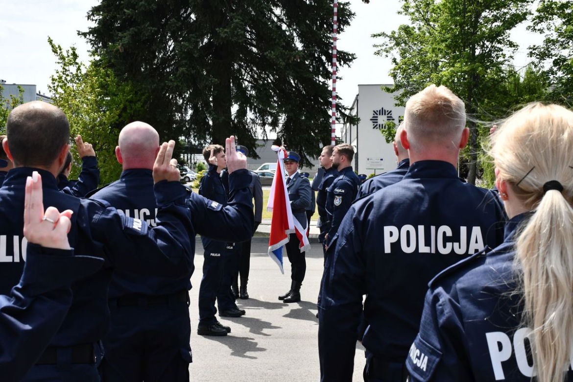 Nowi funkcjonariusze podkarpackiej policji. Złożyli honorową przysięgę