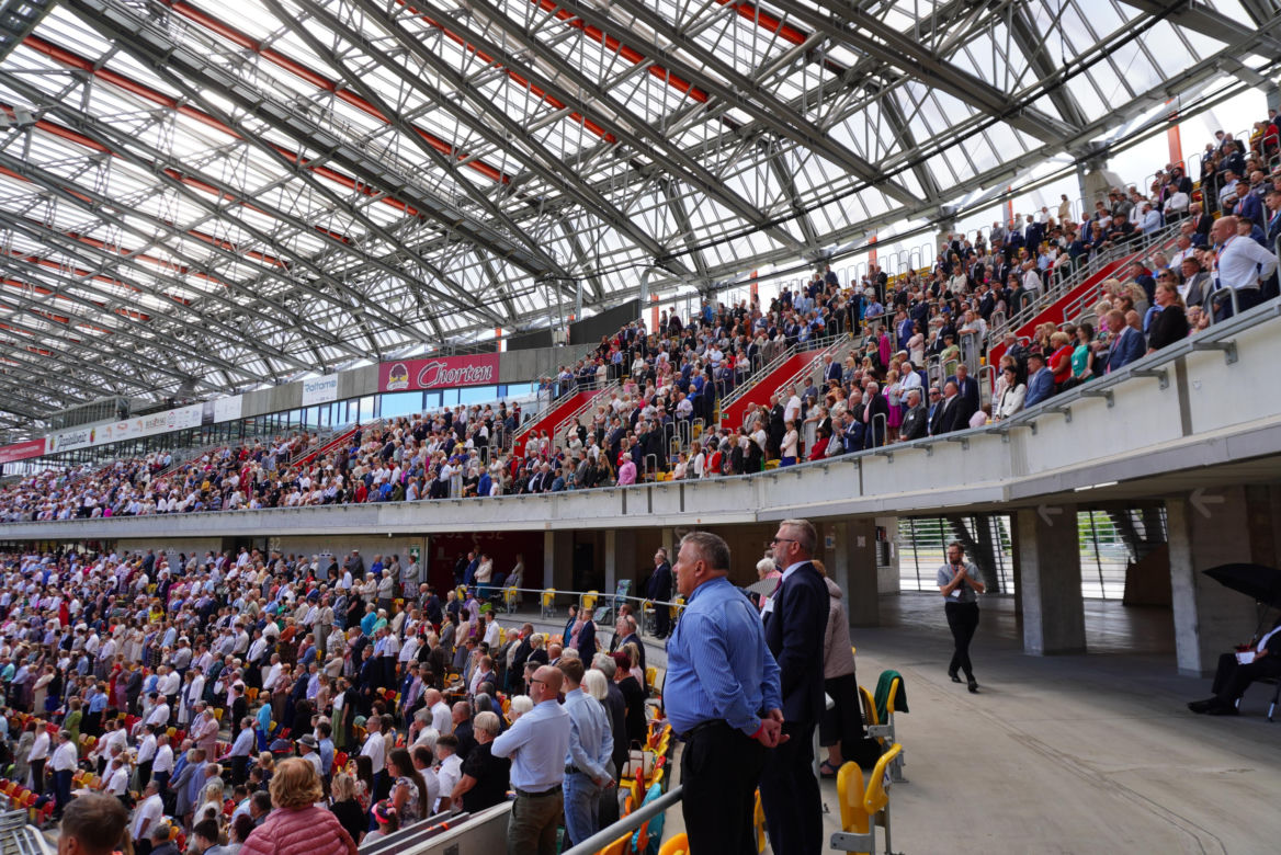 Kongres Świadków Jehowy Białystok 2024. Tłumy wiernych na Stadionie Miejskim