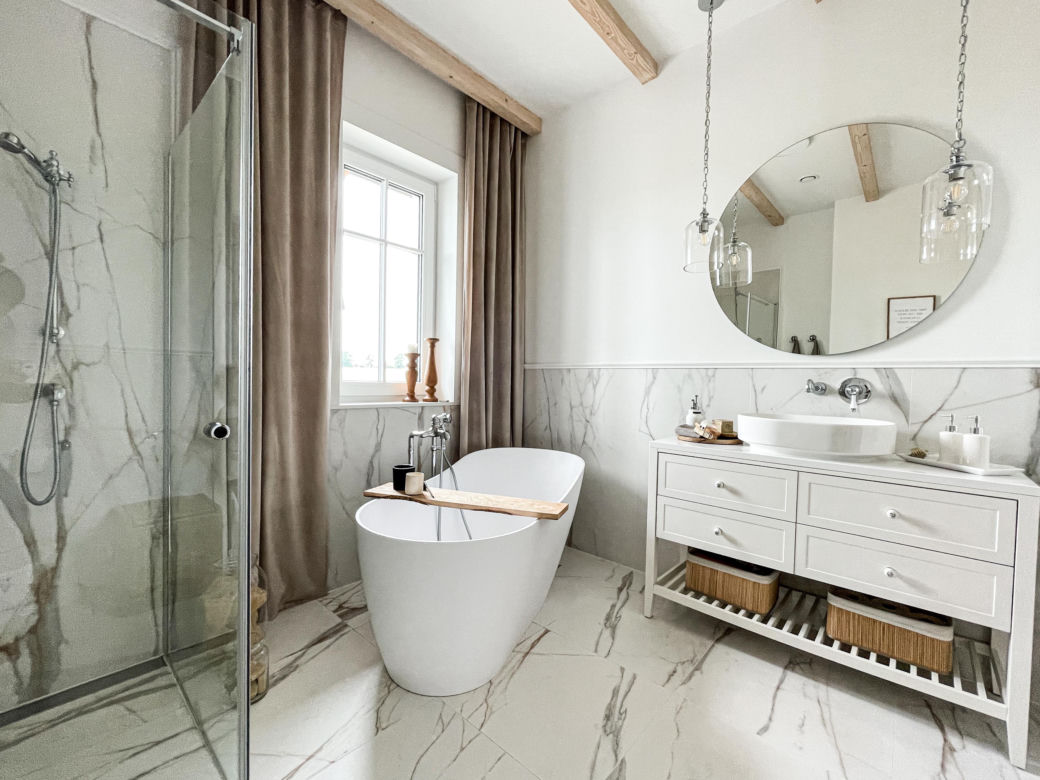 Dom w stylu modern farmhouse to marzenie miłośników natury. Jest sielsko, minimalistycznie i romantycznie!