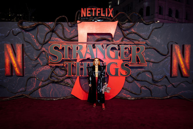 Polki podbijają premierę Stranger Things w Londynie. Sara James i Aga Grzelak na czerwonym dywanie [ZDJĘCIA]