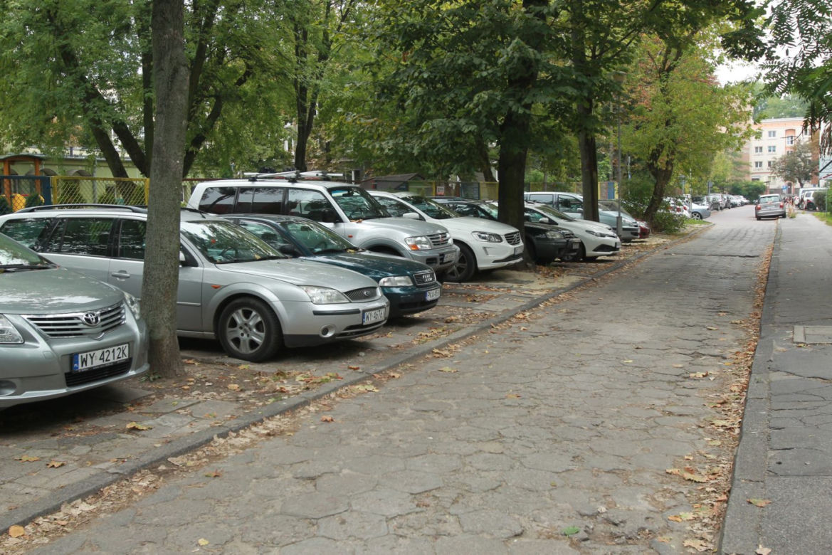 Wyrzucą samochody z wolskich podwórek 