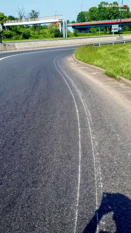 Jechał bez opony i uszkodził 6 km drogi