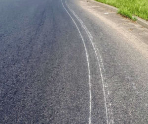 Jechał bez opony i uszkodził 6 km drogi