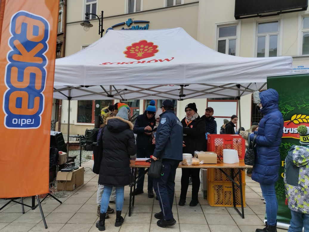 WOŚP 2024. Dziennikarze Radia ESKA rozgrzewają Tarnów pysznym żurkiem!
