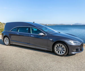 Tesla Model S Karawan