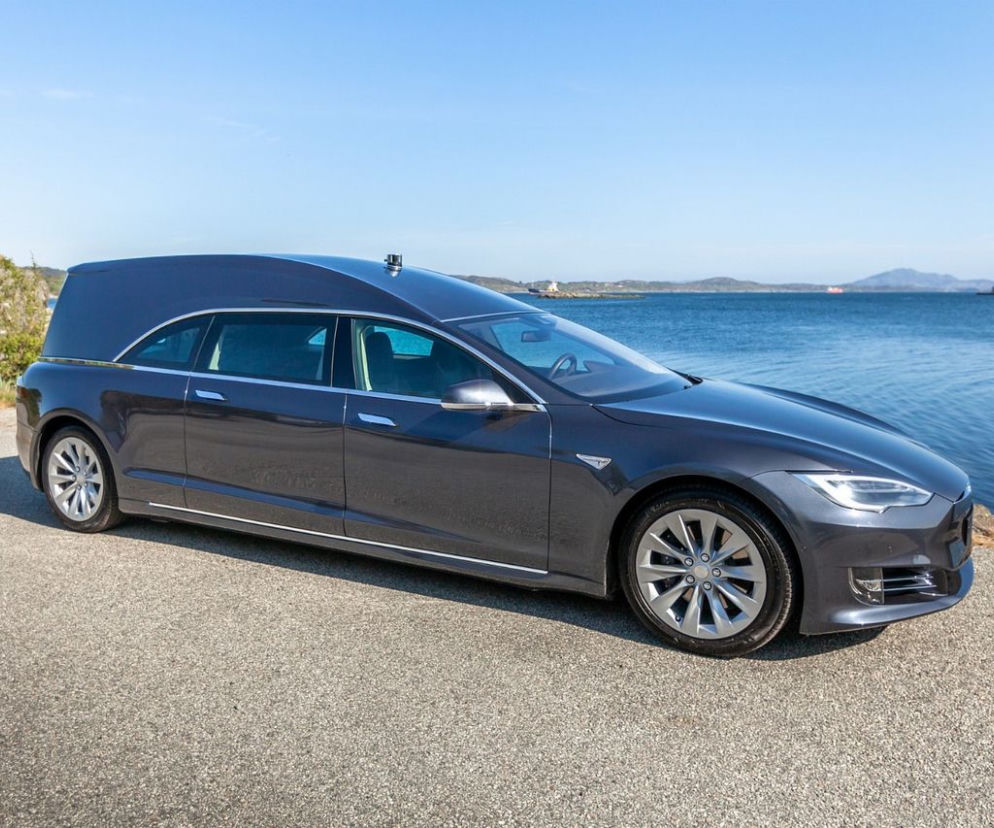 Tesla Model S Karawan