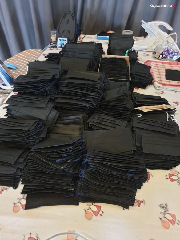 Policjantka z mężem-ratownikiem szyją maseczki dla lekarzy! [ZDJĘCIA]