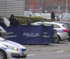 Zwłoki dwójki młodych osób znalezione w samochodzie 