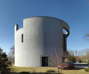 Ten dom to sześcian ukryty w walcu. Stoi w Lublinie. Villa in fortezza