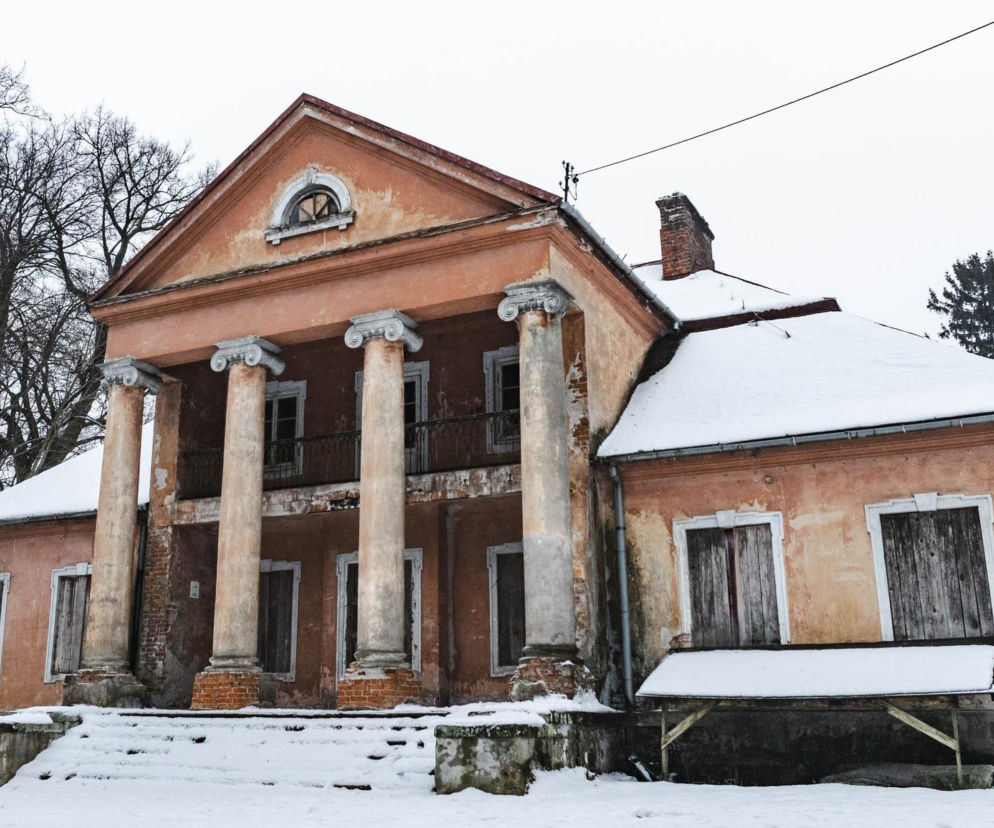 Dwór we Wronowie. Świętokrzyskie