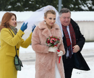 Na Wspólnej odc. 3228. Beata (Katarzyna Ptasińska), Włodek (Mieczysław Hryniewicz), Anastazja (Karolina Bacia)