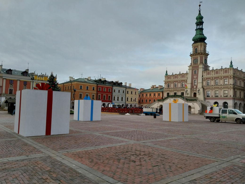 Dekoracje świąteczne na Rynku Wielkim w Zamościu
