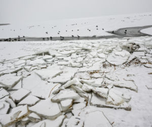 Promenada w Trzebieży zniszczona przez lód
