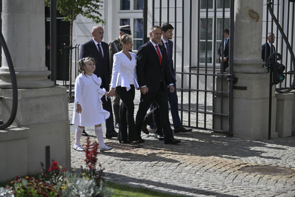  Kasia Nawrocka na biało czekała na rodziców 