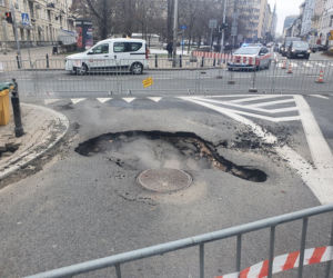 Awaria ciepłownicza w Warszawie 8.12.21! Kłęby dymu na Pięknej i Mokotowskiej! 