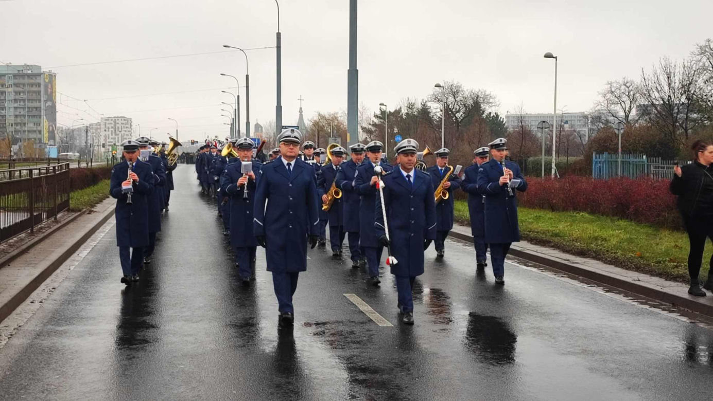  Wrocław. Ostatnie pożegnanie policjantów zastrzelonych na służbie. "Wasz tata jest bohaterem"