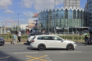Auto TV Republika przewróciło się w centrum Warszawy. W środku był poseł PiS i znany dziennikarz