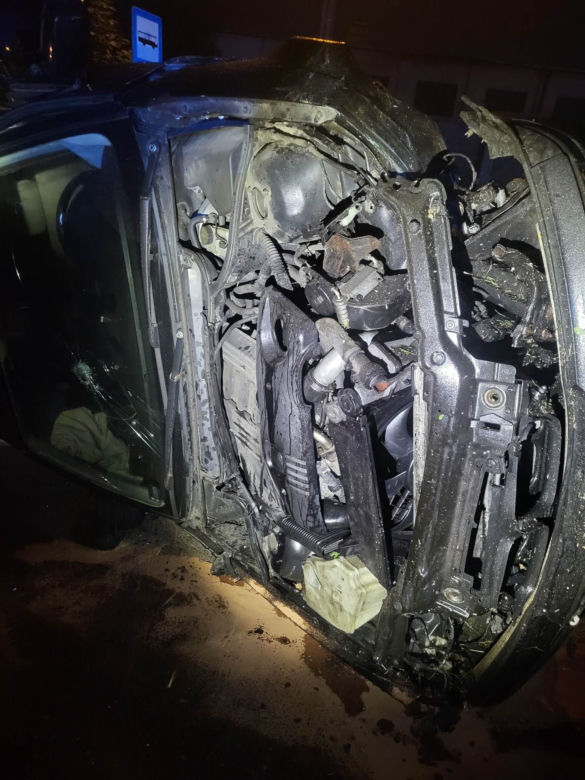 Śmiertelny wypadek pod Opocznem! 21-latek huknął w dom i wyleciał z BMW [ZDJĘCIA]