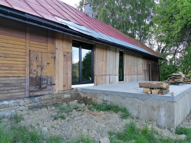 Remont chyży łemkowskiej w Hańczowej