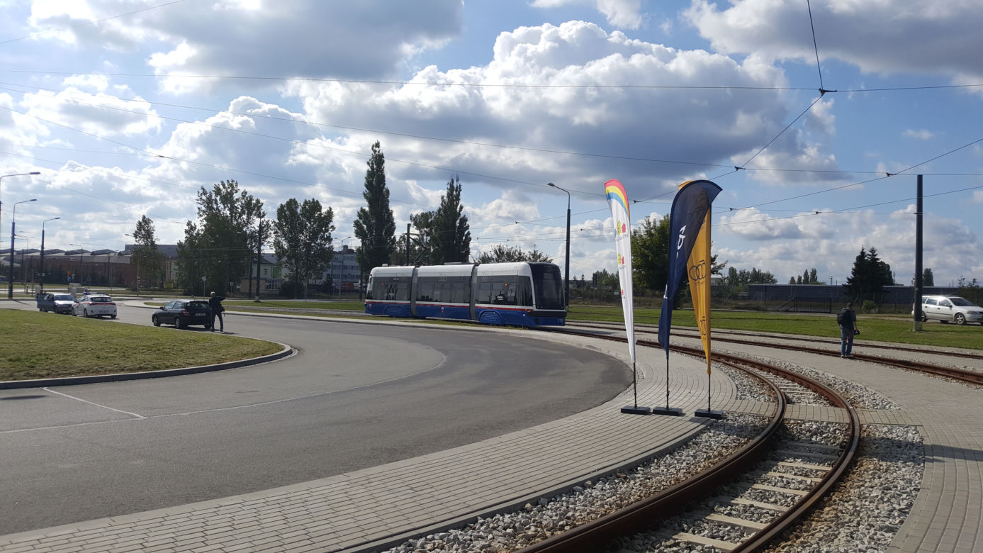 Nowoczesny tramwaj PESY wyjechał na bydgoskie tory